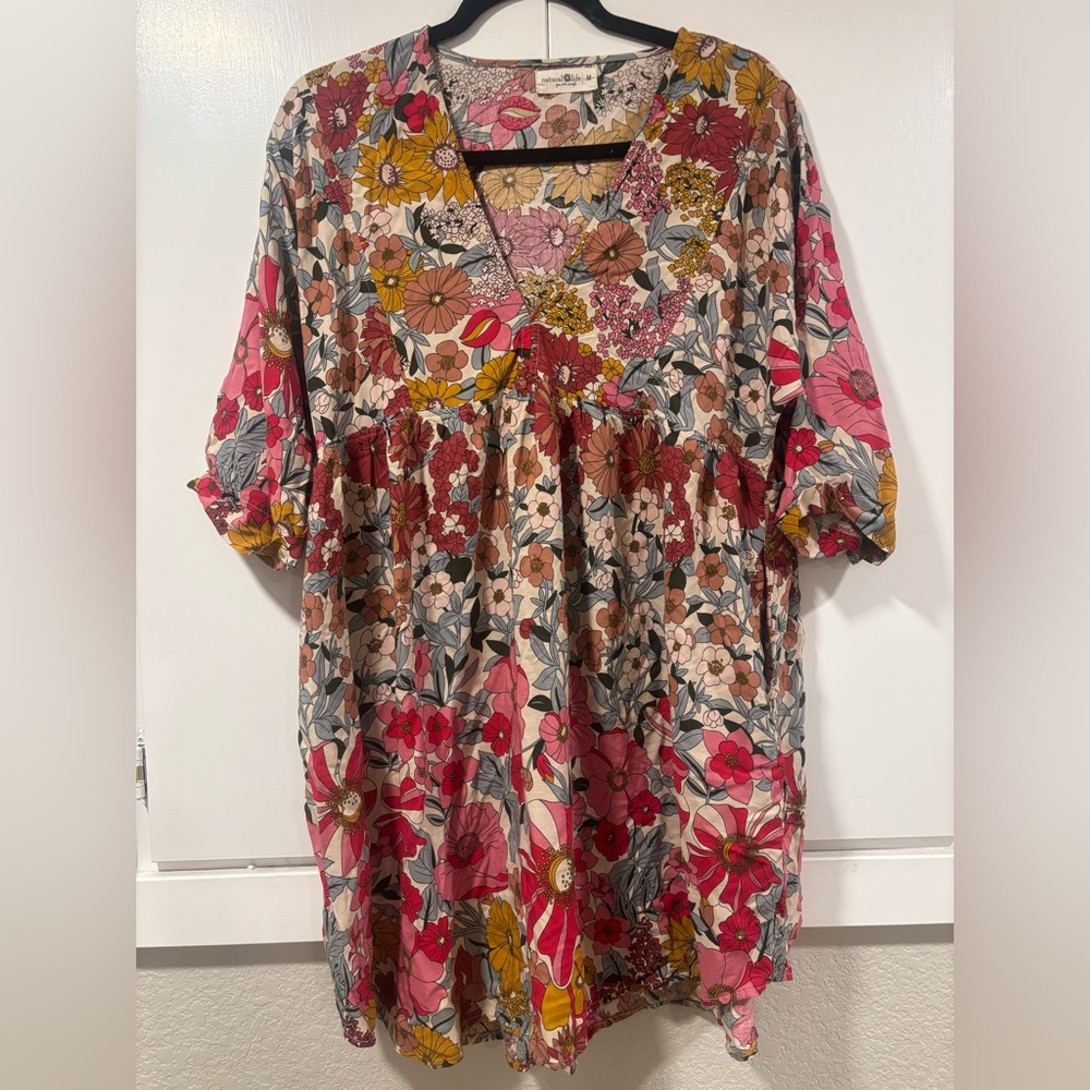 NATURAL LIFE Floral V-Neck Tunic in Pink, Mustard & Cream